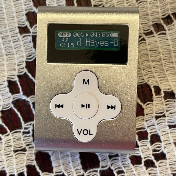 Eclipse Fit clip-on MP3 4 GB player small and rechargeable New 1.25 x 1.75 inch - Picture 6 of 6